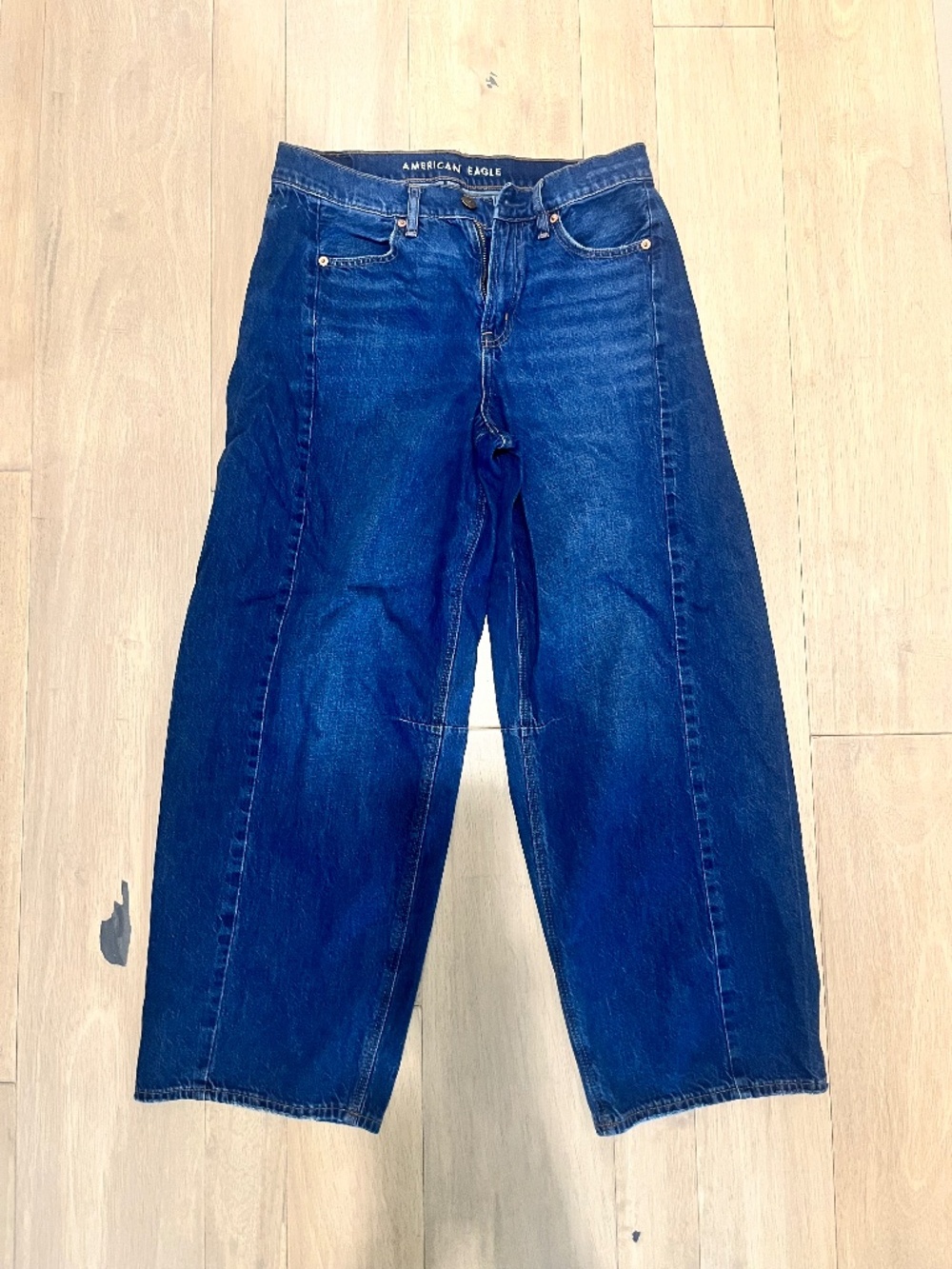 AMERICAN EAGLE DRAPE BARREL JEANS 2